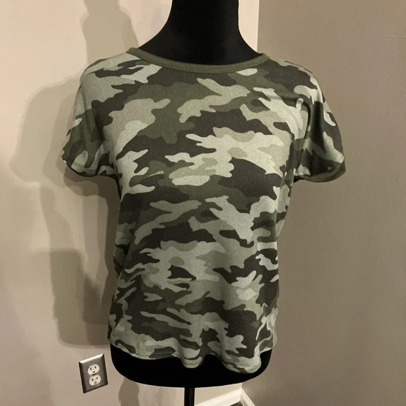 Lucky Brand small‎ camo tee. Super soft. - Picture 1 of 2